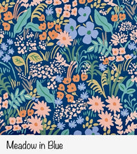 Load image into Gallery viewer, Medium Nesting Zipper Pouch in Waxed Canvas