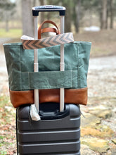 Load image into Gallery viewer, The Weekender Bag