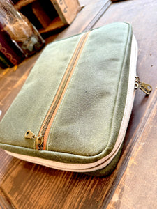 The Bible Case (no handles)