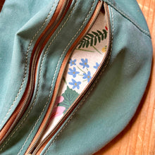 Load image into Gallery viewer, The Deluxe Belt Bag (Ready to Ship)
