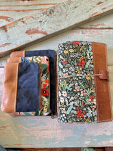 Load image into Gallery viewer, Set of Three Nesting Zipper Pouches